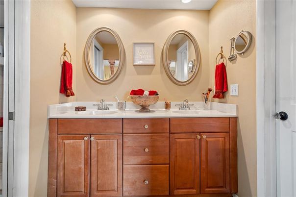 Bathroom, Dual Sink Vanities, Interior, Recessed Lighting