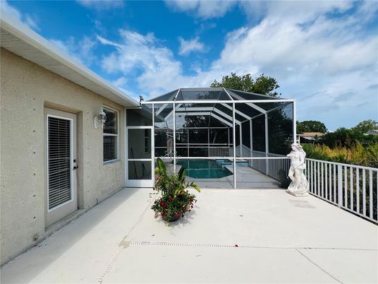 Exterior, Pool