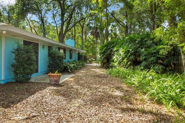 Backyard, Exterior