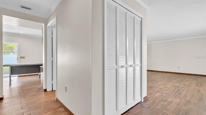 Empty room, Interior, Recessed Lighting, Wood Texture Flooring
