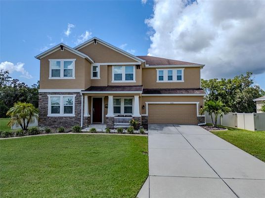 Attached, Exterior, Facade, American Craftsman