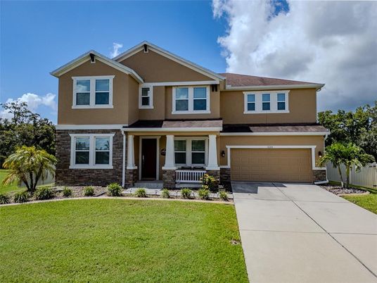 Attached, Exterior, Facade, American Craftsman