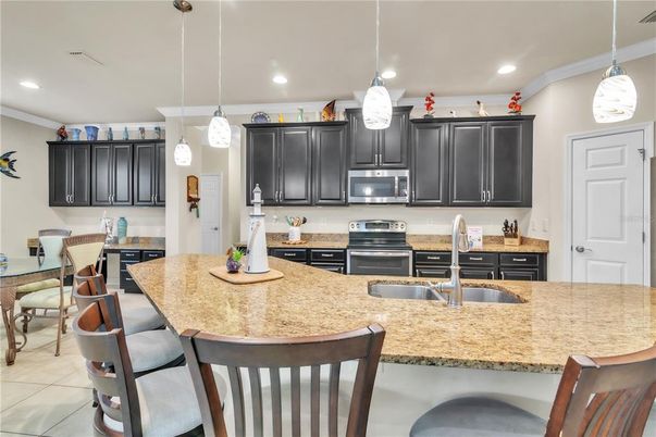 Dining room, Interior, Kitchen, Pendant Lights, Recessed Lighting, Stainless Steel Appliances