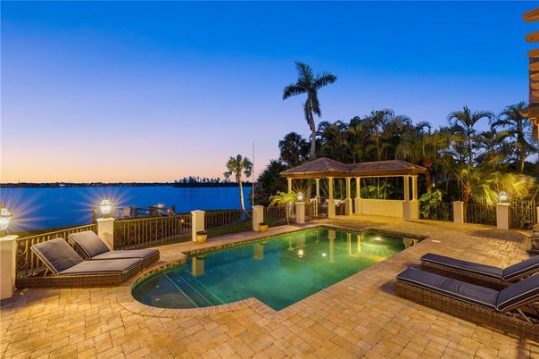 Exterior, Pool, Water