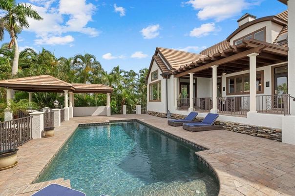 Exterior, Pool