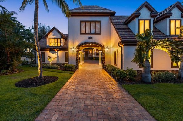 Exterior, Facade, Spanish Mediterranean