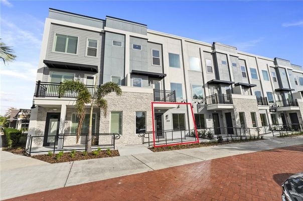 Exterior, Facade, Rowhouse