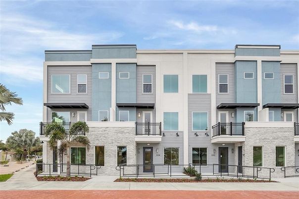 Exterior, Facade, Rowhouse