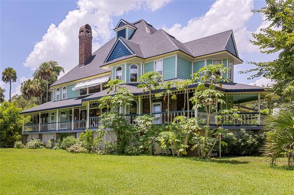 Backyard, Exterior, Facade, Queen Anne Victorian