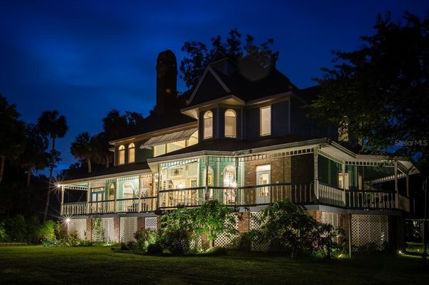 Exterior, Facade, Queen Anne Victorian