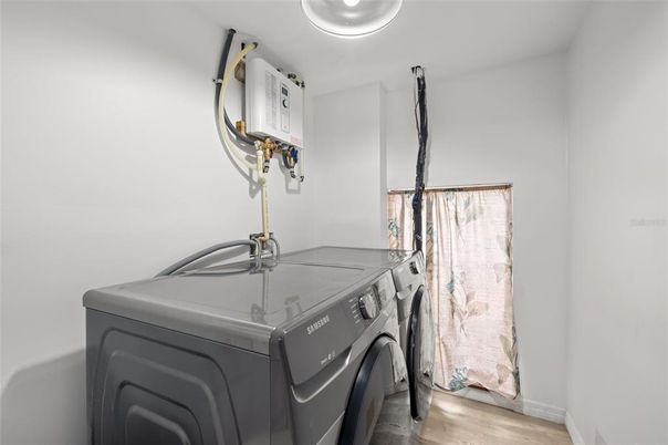 Interior, Washer, Wood Texture Flooring