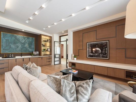 Interior, Living room, Recessed Lighting, Wood Texture Flooring