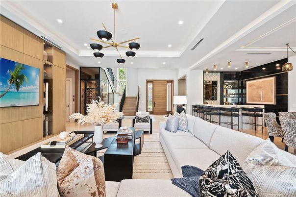 Interior, Living room, Pendant Lights, Recessed Lighting, Wood Texture Flooring