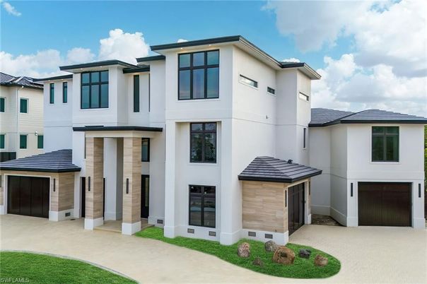 Attached, Detached Garage, Exterior, Facade, Rowhouse