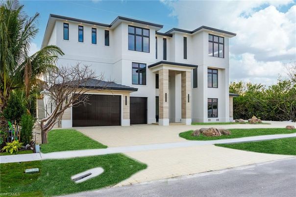 Attached, Exterior, Facade, Modern