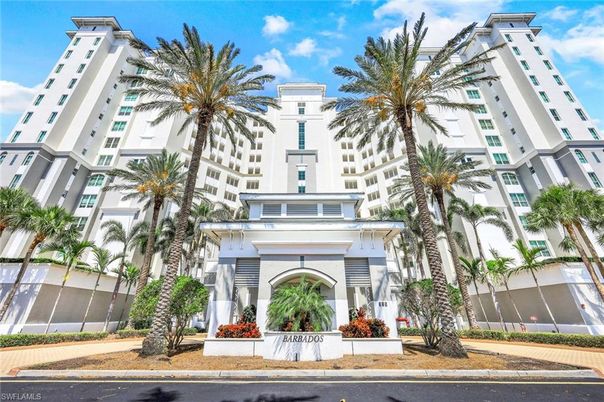 Exterior, Facade, Condo Building