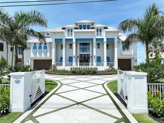 Exterior, Facade, Mediterranean
