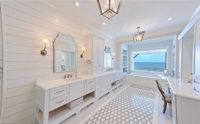 Bathroom, Dual Sink Vanities, Interior, Pendant Lights, Recessed Lighting, Water