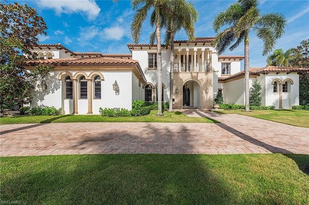 Backyard, Exterior, Facade, Mediterranean
