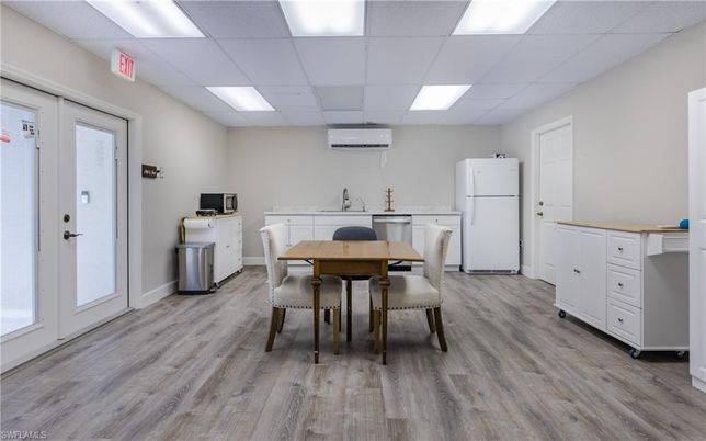 Dining room, Interior, Kitchen, Recessed Lighting, Wood Texture Flooring