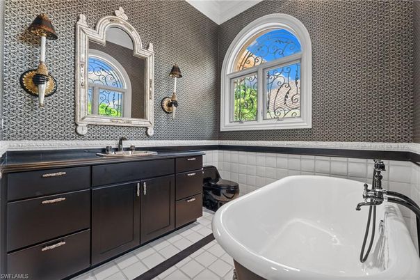 Bathroom, Free Standing Baths, Interior