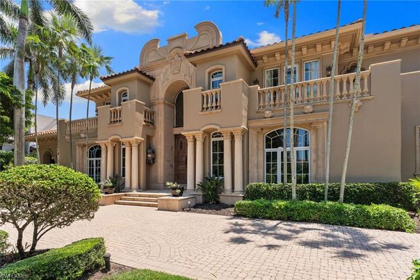 Exterior, Facade, Mediterranean