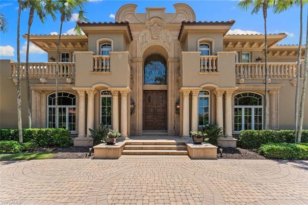 Exterior, Facade, Mediterranean