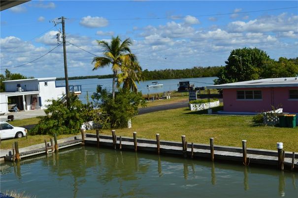 Exterior, Lake