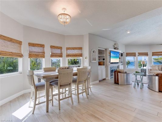 Chandelier, Dining room, Interior, Living room, Recessed Lighting, Wood Texture Flooring