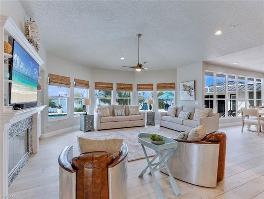Dining room, Interior, Living room, Recessed Lighting, Wood Texture Flooring