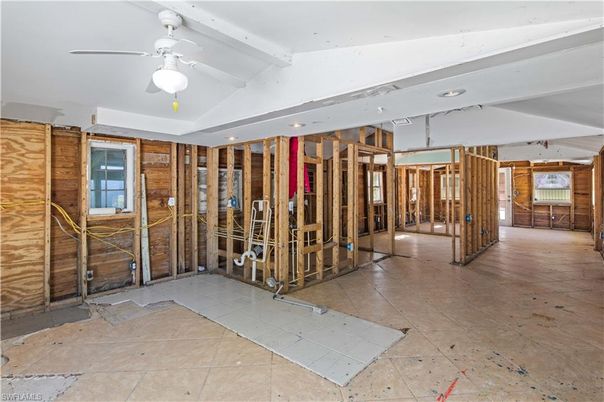 Empty room, Interior, Recessed Lighting, Wooden Walls