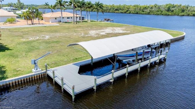 Exterior, Lake