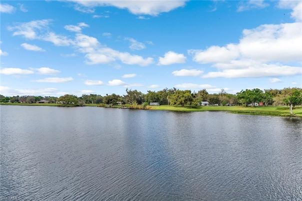 Exterior, Lake