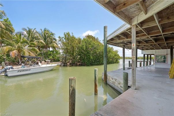 Exterior, Lake