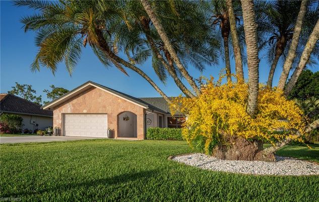 Attached, Backyard, Exterior, Facade, Brick Facade, Ranch