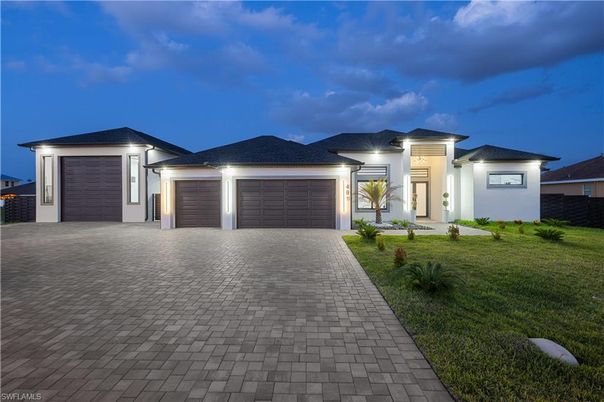Attached, Exterior, Facade, Modern