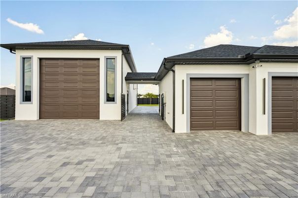 Detached Garage, Exterior
