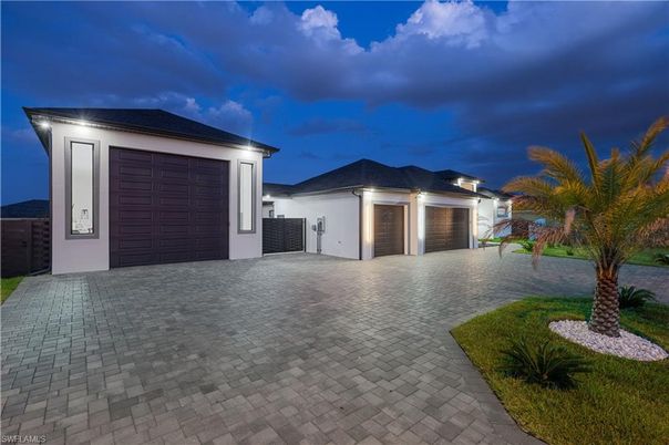 Detached Garage, Exterior