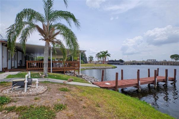 Exterior, Lake