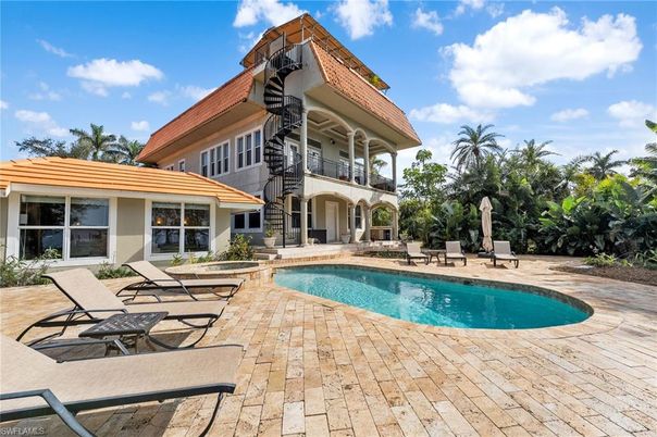 Exterior, Pool