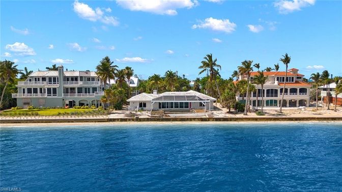 Exterior, Lake
