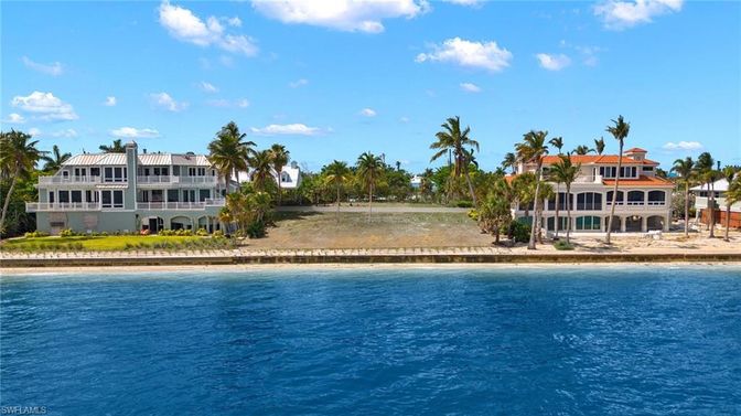 Exterior, Lake