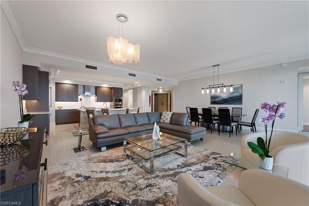 Chandelier, Dining room, Interior, Kitchen, Living room, Pendant Lights, Recessed Lighting, Stainless Steel Appliances