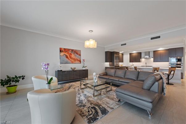 Chandelier, Dining room, Interior, Kitchen, Living room, Pendant Lights, Stainless Steel Appliances