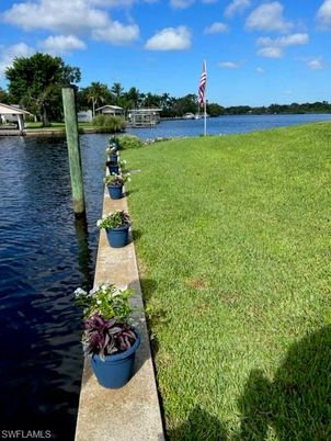 Exterior, Lake