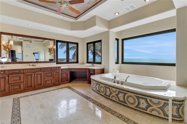 Bathroom, Dual Sink Vanities, Interior, Recessed Lighting, Water