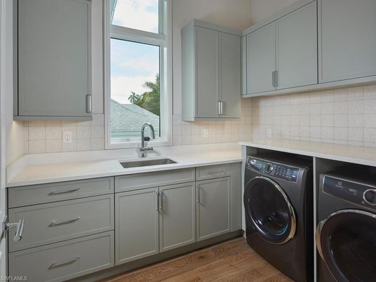 Interior, Washer, Wood Texture Flooring