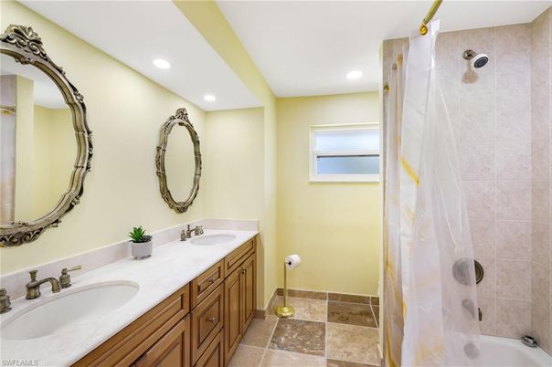 Bathroom, Dual Sink Vanities, Interior, Recessed Lighting
