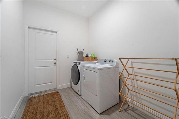 Interior, Washer, Wood Texture Flooring