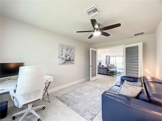 Home Office, Interior